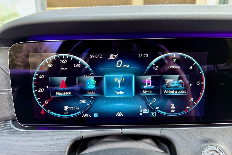 Mercedes-Benz Třídy E (2020) E 220d 4Matic AMG Line - fotka 61 z 112
