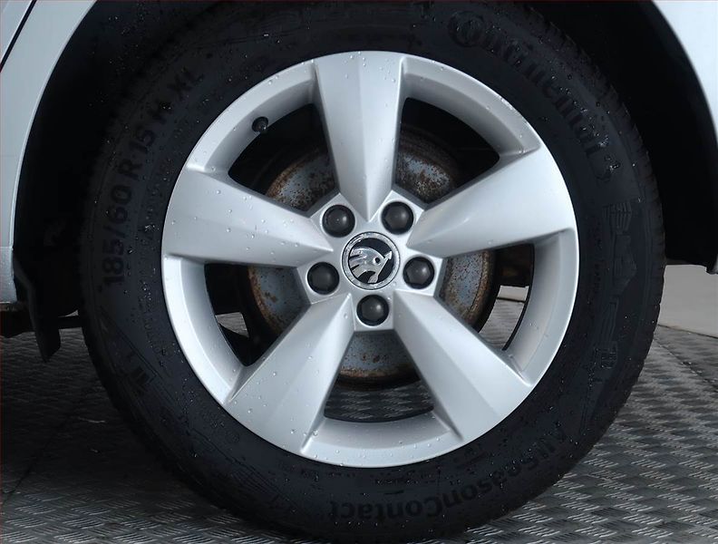 Škoda Rapid (2015) Spaceback 1.2 TSI - fotka 14 z 16