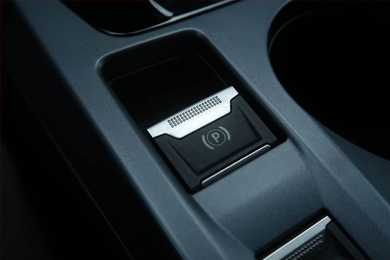 Peugeot 2008 (2020) Allure 1.2 PureTech, Automat - fotka 22 z 25