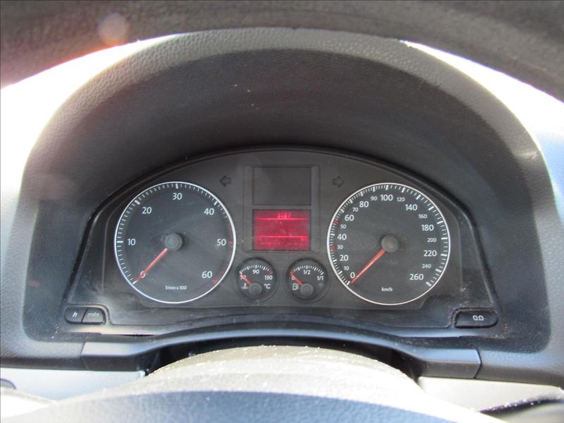 Volkswagen Jetta 2,0 TDi 103kW - fotka 13 z 24