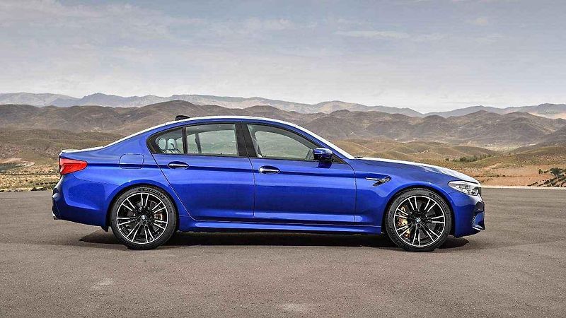 BMW M5.