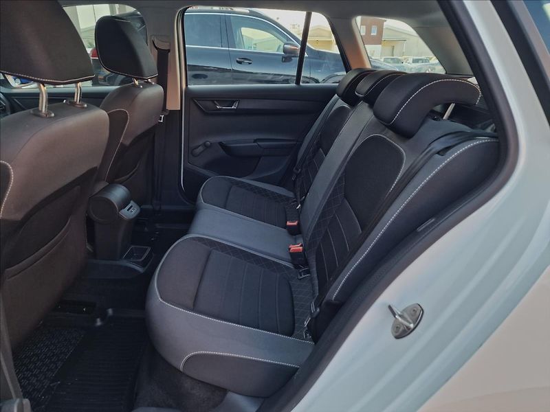 Škoda Fabia 1.0 TSI Ambition,ČR,1.Majitel - fotka 17 z 50