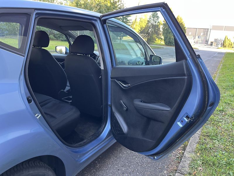 Hyundai ix20 1,4i  /LPG/1.maj./ČR /servis - fotka 17 z 33