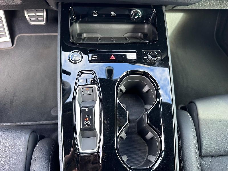 Audi A5 2,0 TDI Quattro S-LINE - fotka 15 z 17
