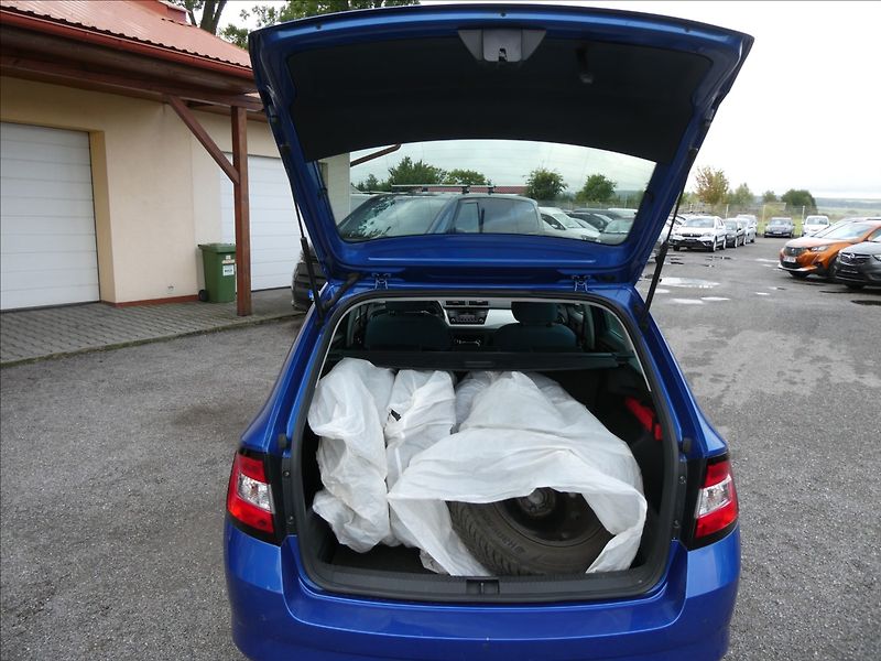 Škoda Fabia 1,2 TSi 2xkola,auto klima,temp - fotka 23 z 42