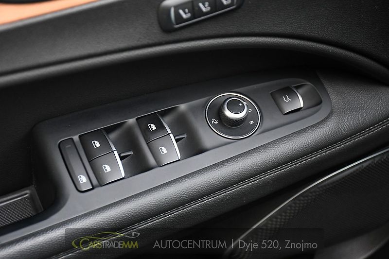 Alfa Romeo Stelvio 2.0 Q4 VELOCE - fotka 25 z 52