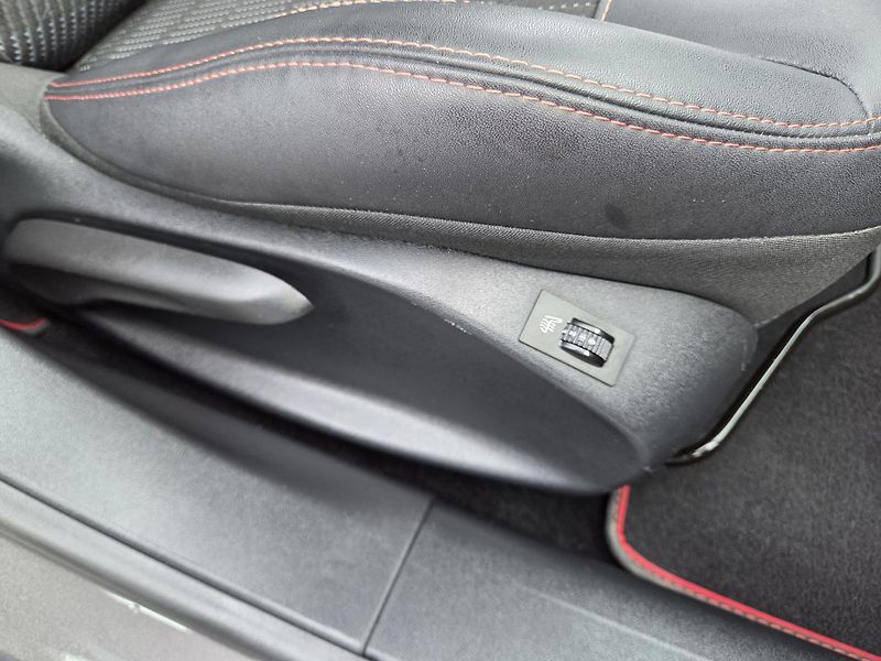 Peugeot 2008 (2019) 1.2 PT 130 GT line MAN 6 - fotka 28 z 30