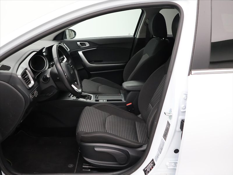 Kia Ceed 1,5 T-GDI 117kW DCT TOP DPH CZ - fotka 11 z 33