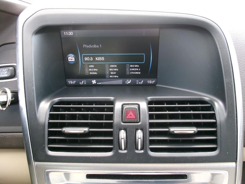 Volvo XC60 (2012) 2,4 D5 SUMMUM 169kW AC NAVI - fotka 25 z 37