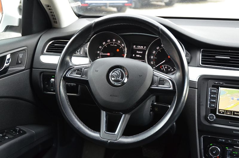 Škoda Superb (2015) 2.0 TDi DSG 4x4 WEBASTO /TAŽNÉ - fotka 22 z 38