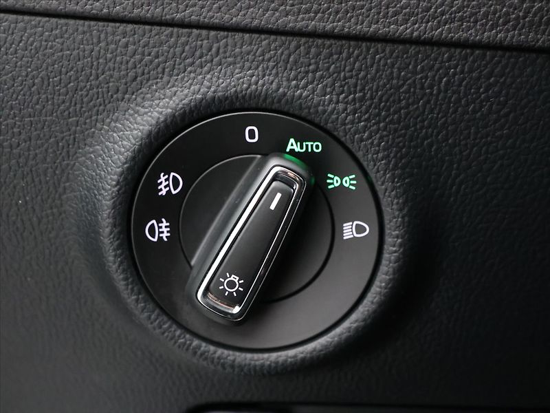 Škoda Superb 2.0 TDI DSG CZ Style Plus Kůže - fotka 17 z 37