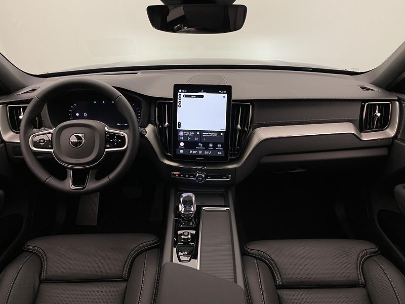 Volvo XC60 (2026) B5 AWD AUT ULTRA BLACK EDITION - fotka 2 z 70