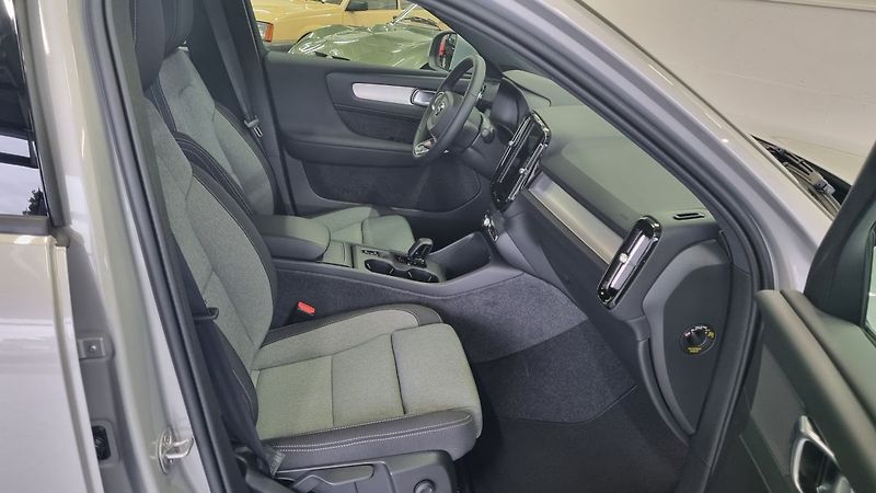 Volvo XC40 (2026) B3 2.0L 163 HP AT7 FWD CORE - fotka 7 z 17
