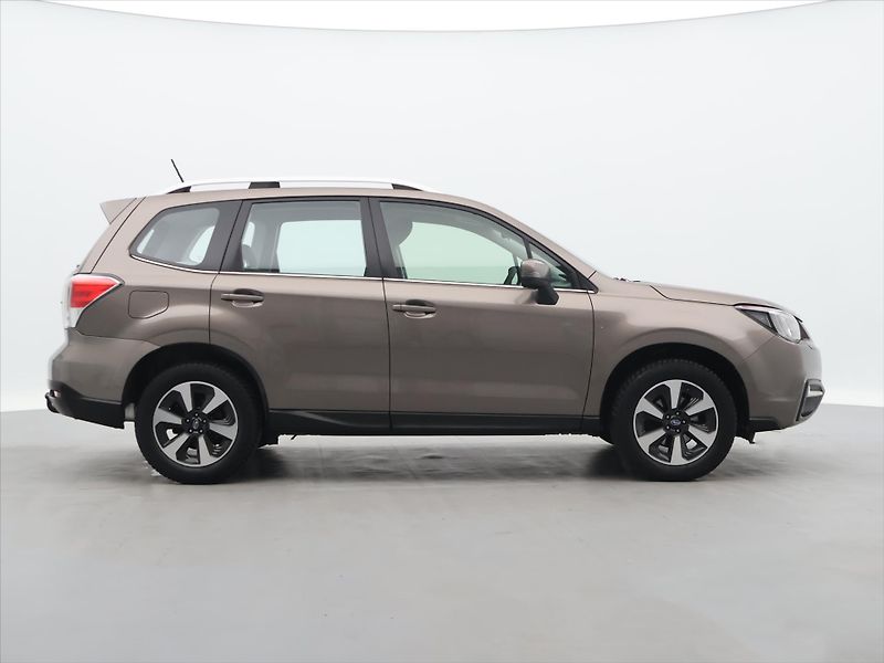 Subaru Forester 2,0 i-L 110kW Comfort 4x4 CZ - fotka 8 z 32