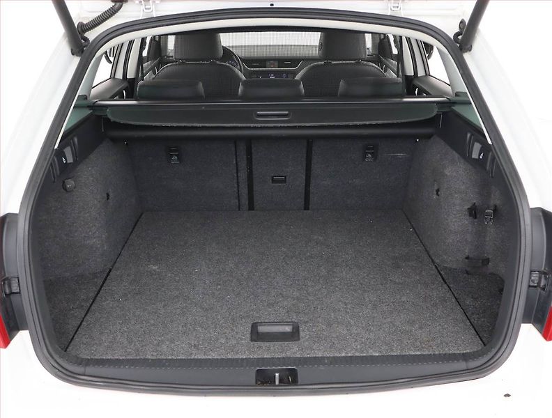 Škoda Octavia (2014) Elegance 1.6 TDI, Navi, Xenony - fotka 14 z 23