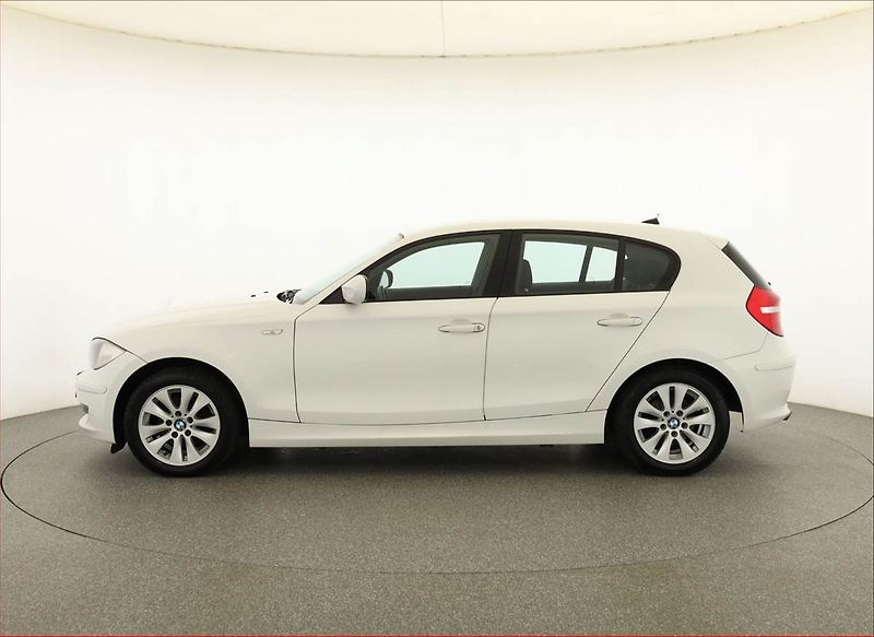 BMW Řada 1 (2011) 116d, Serv.kniha - fotka 3 z 16