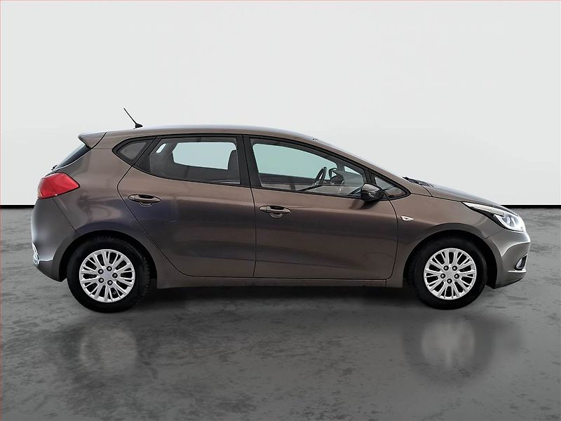 Kia Ceed (2013) 1.6 GDI, nová STK, zamluveno - fotka 6 z 14