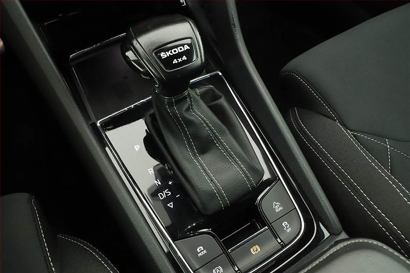Škoda Karoq (2022) Sportline 2.0 TDI - fotka 10 z 23