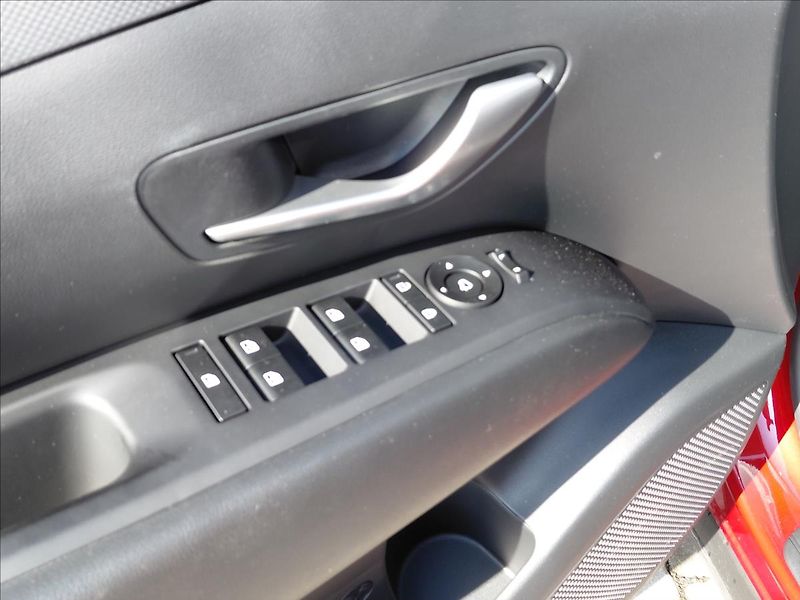 Hyundai Tucson (2024) 1,6 TGDI MT SMART - fotka 17 z 22