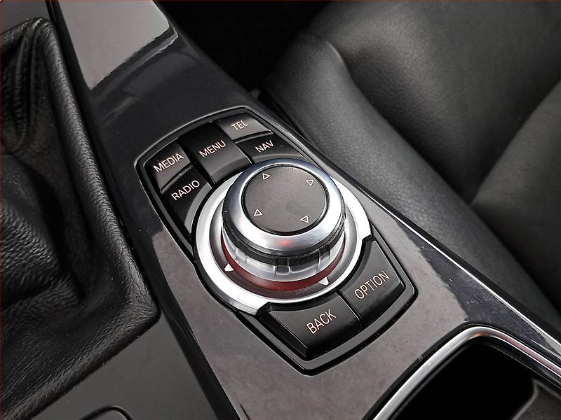 BMW Řada 5 (2013) Luxury Line 520d, Navi - fotka 16 z 19
