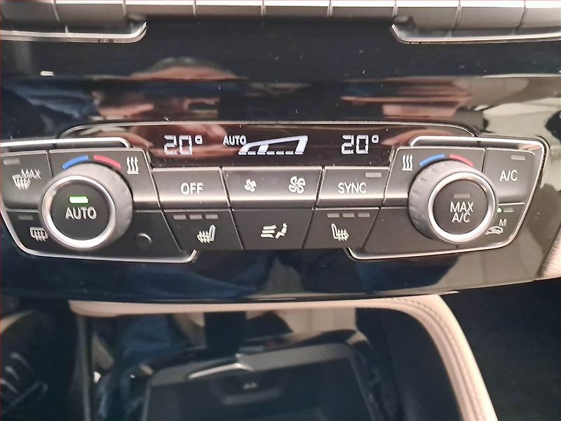 BMW X1 (2019) sDrive18d, Automat, ČR,1.maj - fotka 18 z 20
