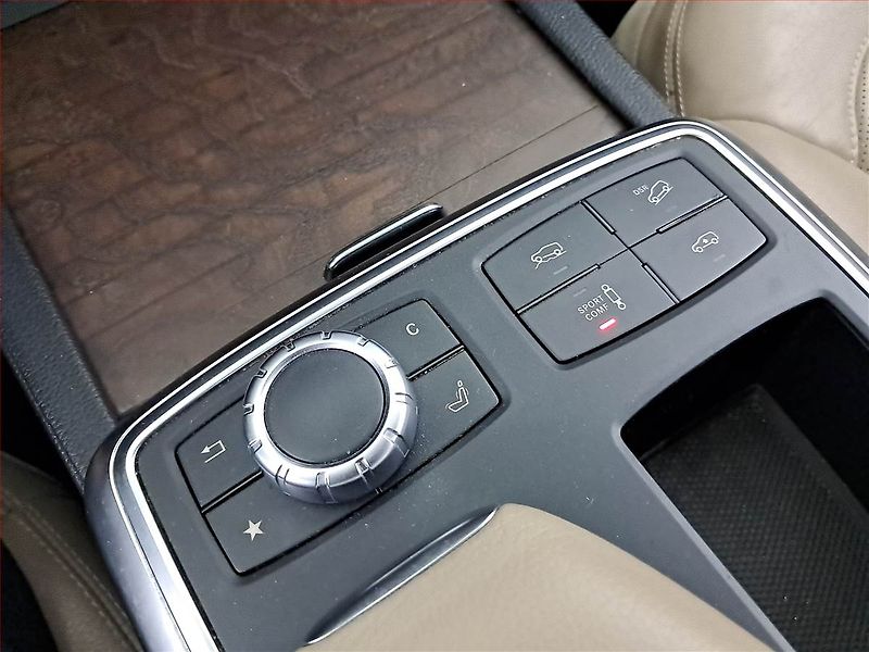 Mercedes-Benz GL (2015) 350 BlueTEC - fotka 17 z 30