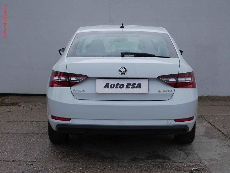 Škoda Superb (2016) 2.0 TDi, ČR, bixen, autoAC - fotka 5 z 20