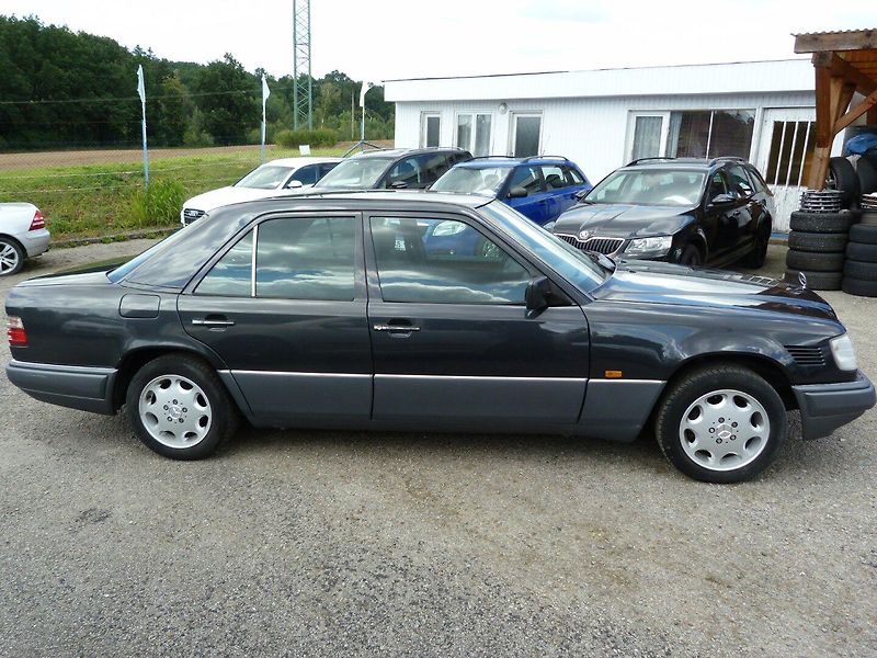 Mercedes-Benz 124 250 D - fotka 4 z 29
