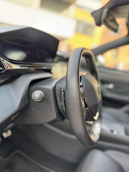 Peugeot 308 (2022) GT 1.5HDi Focal hudba TOP výba - fotka 15 z 25