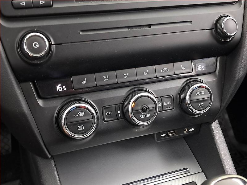Škoda Octavia (2013) 1.6 TDI, Tempomat - fotka 14 z 17