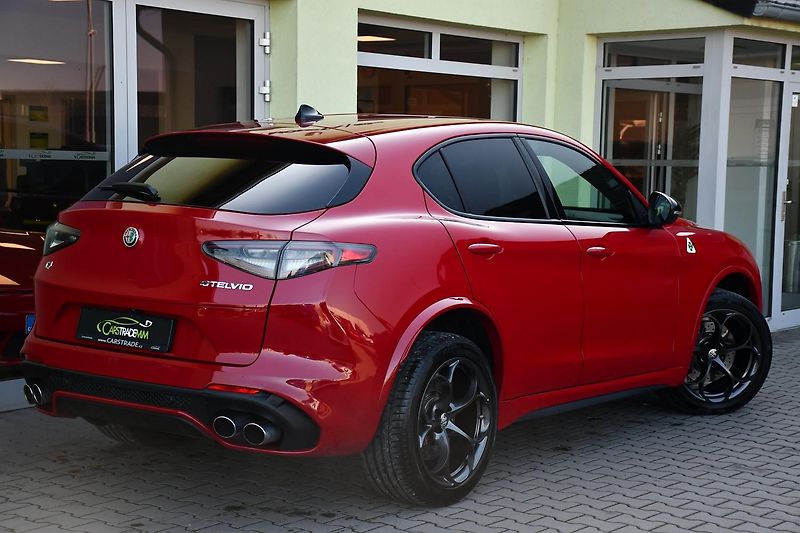 Alfa Romeo Stelvio 2.9V6 Bi-T.382 kW QUADRIFOGLIO - fotka 4 z 45