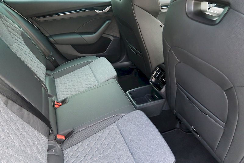 Škoda Octavia (2025) Combi SportLine 1,5 TSi m-HEV - fotka 15 z 32