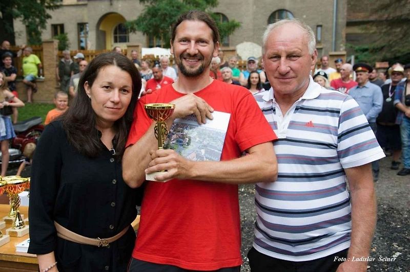 Do Hříškova dorazil na jubilejní veteránský sraz rekordní počet vozidel.
