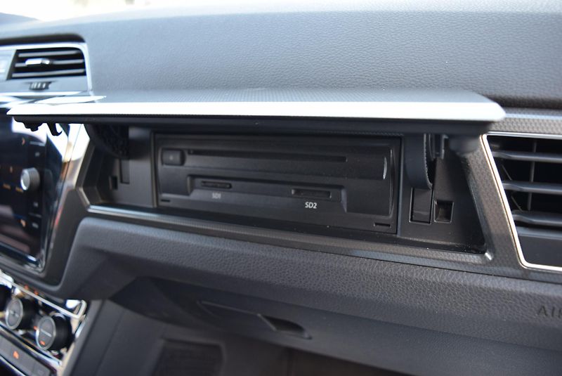 Volkswagen Touran (2018) 1.5TSI 110kw ED. JOIN LED NAVI - fotka 36 z 44