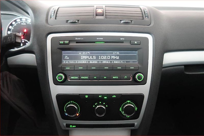 Škoda Octavia (2011) Ambiente 1.6 TDI, Tempomat - fotka 12 z 15