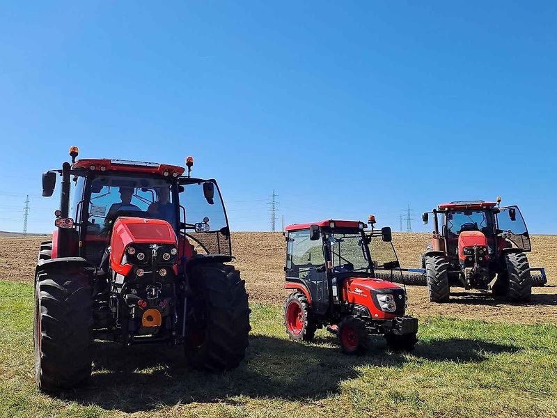 Nový traktor Řady 6 představila společnost Zetor Tractors na poli u Vážan nad Litavou. Začala jeho sériová výroba.