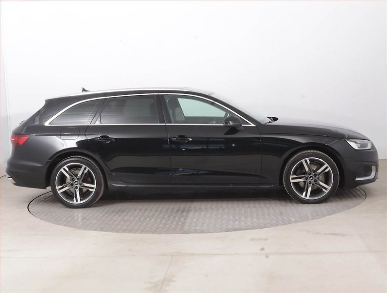 Audi A4 (2022) 2.0 TDI - fotka 6 z 17