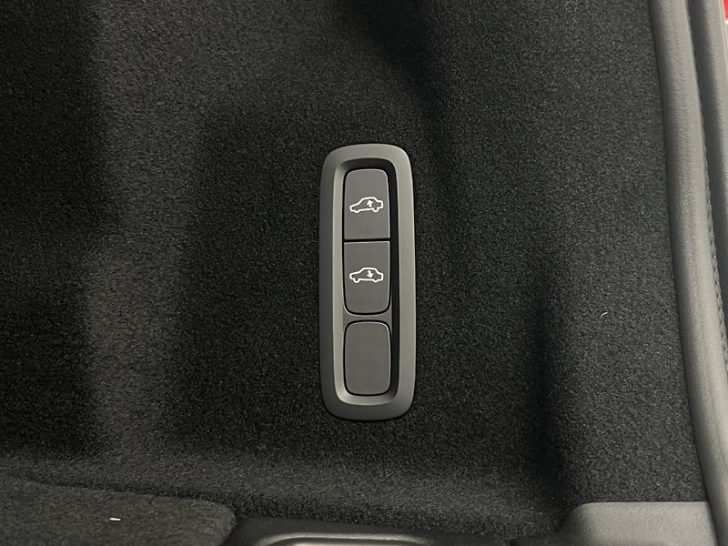 Volvo XC60 (2026) T6 AWD RECHARGE DARK PLUS AUT - fotka 17 z 47