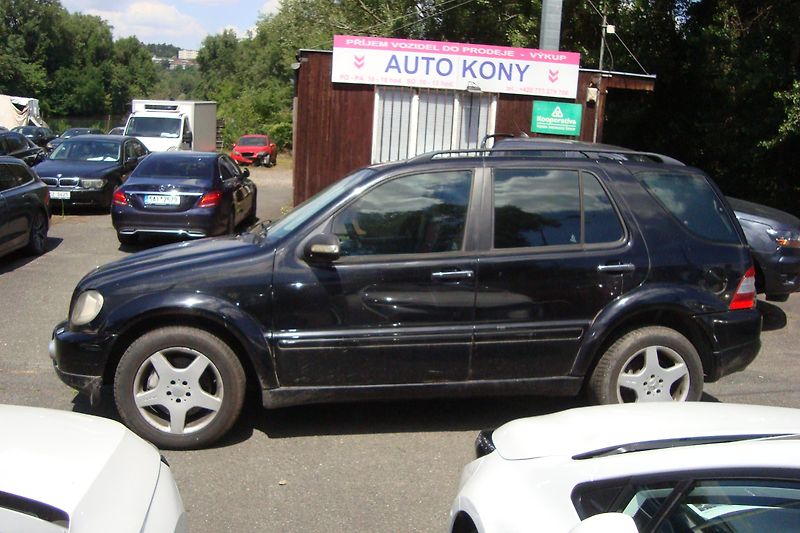 Mercedes-Benz Třídy M (2002) ML 55 AMG, ČR - fotka 4 z 51