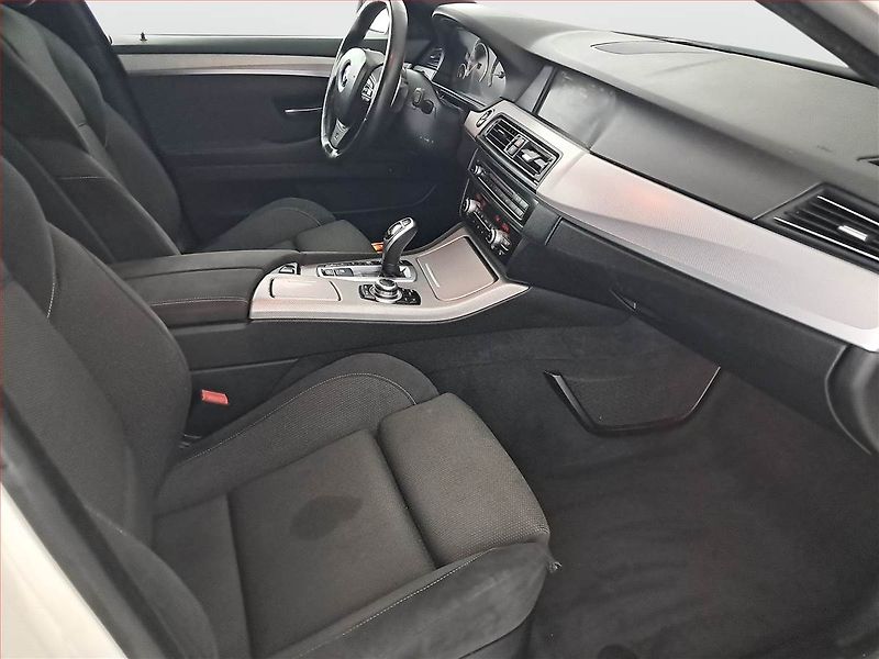 BMW Řada 5 (2013) 530d xDrive, 4X4, Automat - fotka 9 z 30