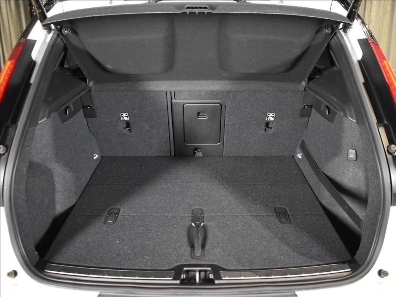 Volvo XC40 2,0 B4 AWD R-design BLIS - fotka 10 z 25