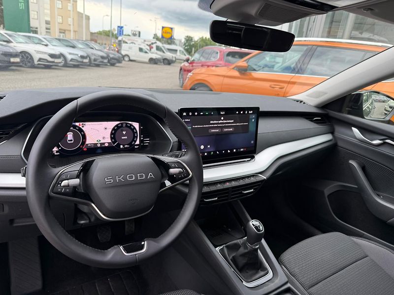Škoda Octavia Selection 1.5 TSI 110kW Combi - fotka 10 z 25