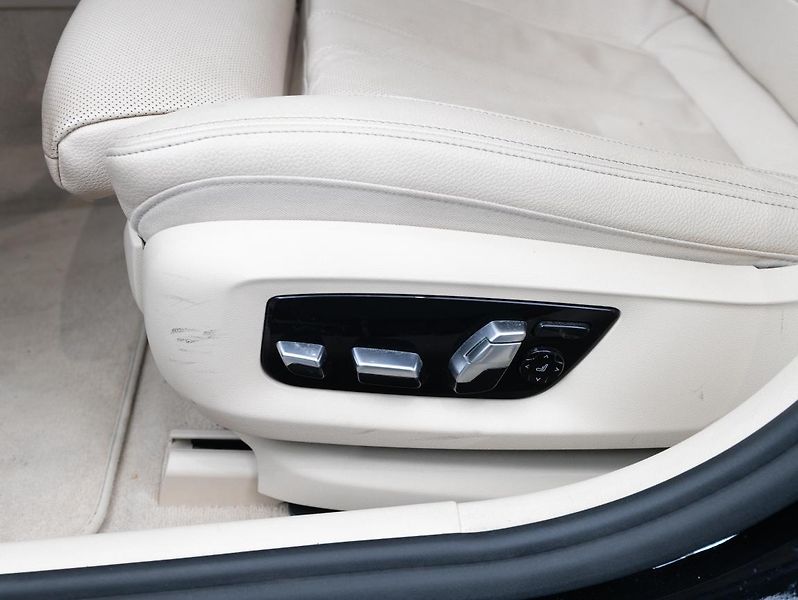 BMW Řada 5 540i xDrive Touring - fotka 21 z 22