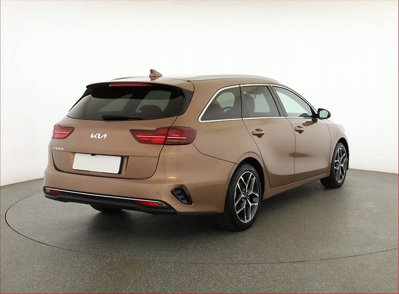 Kia Ceed (2022) Top 1.5 T-GDI - fotka 5 z 21
