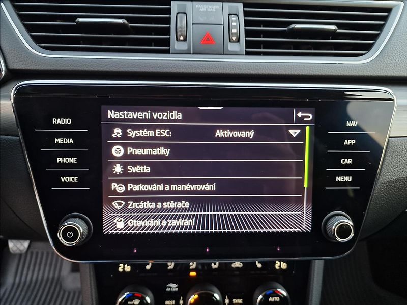 Škoda Superb 2.0 TDI 110kW Style,ČR,1.Maj. - fotka 31 z 50