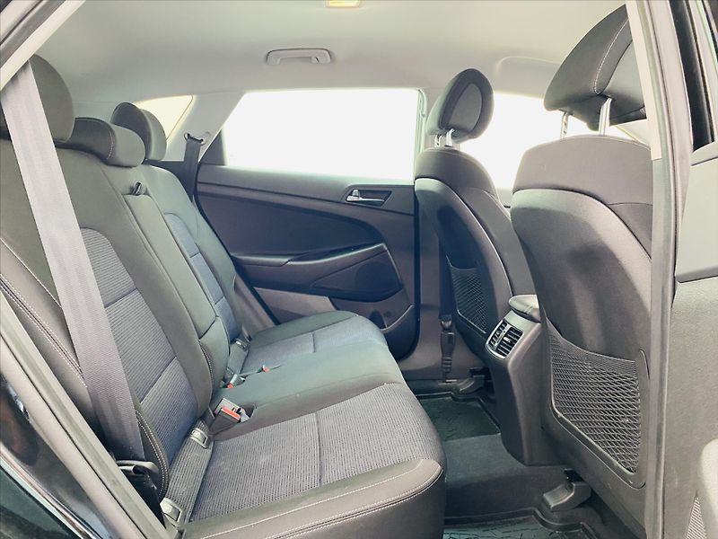Hyundai Tucson 1,6 T-GDi 130kW 4x4 - fotka 7 z 24