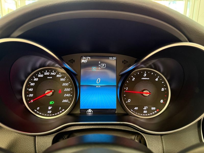 Mercedes-Benz Třídy C (2020) 300d AMG 180 kW - fotka 19 z 33