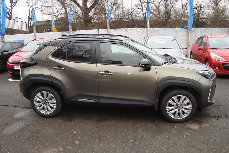 Toyota Yaris Cross (2024) 1.5 Hybrid,ČR,1.Maj.Exetucive - fotka 8 z 83