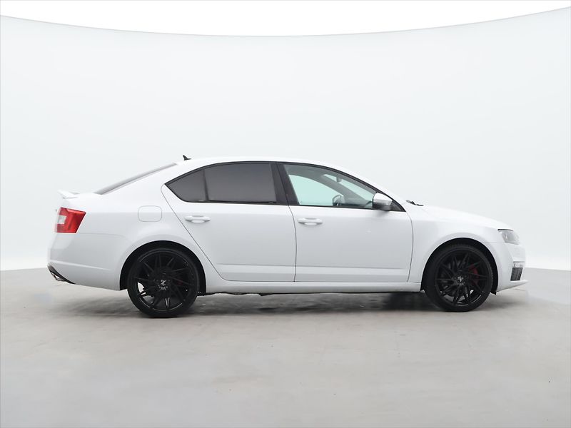 Škoda Octavia 2,0 TDI RS 135kW DSG CZ - fotka 8 z 29