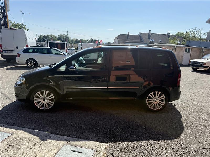 Volkswagen Touran 1,4 TSi Higline - fotka 8 z 29